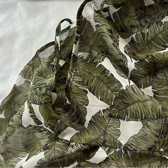 NWOT. Liz Claiborne V Neck with ties / tassels sheer  blouse. Size M - Picture 4 of 9